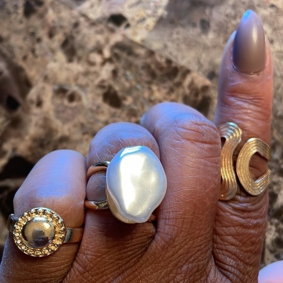 Geo Large Pearl Gold Layering Rings - Picture 8 of 13